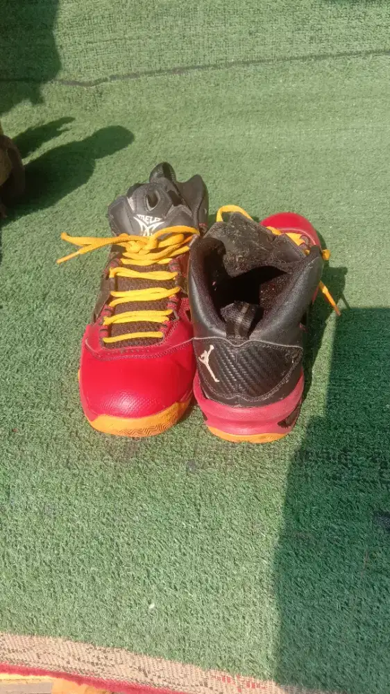 Sepatu pria basket ready