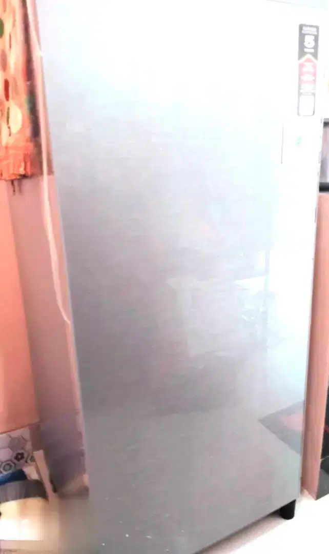 Dijual Kulkas Polytron 1 pintu.