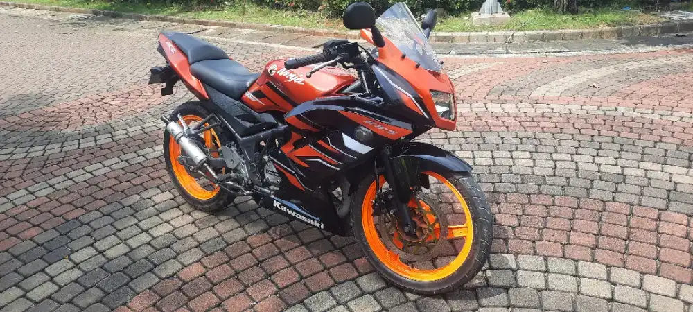 Di jual motor ninja rr tahun 2015 jarang pake