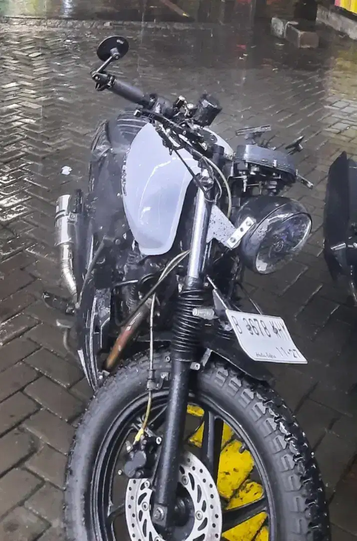 Motor custom Besik Megapro Pemakaian sendiri mulus