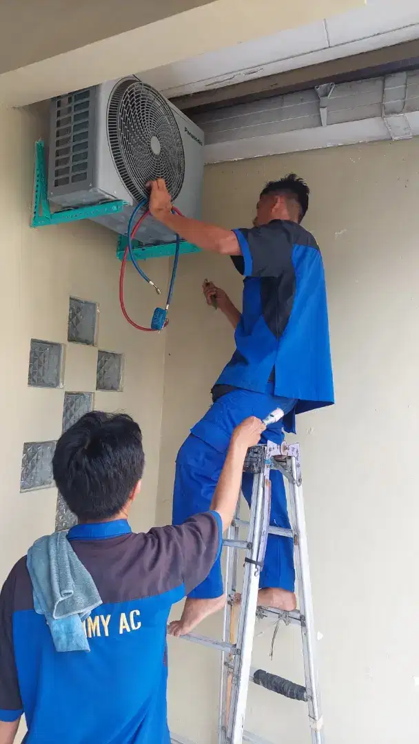 Panggilan jasa service AC netes ke rumah