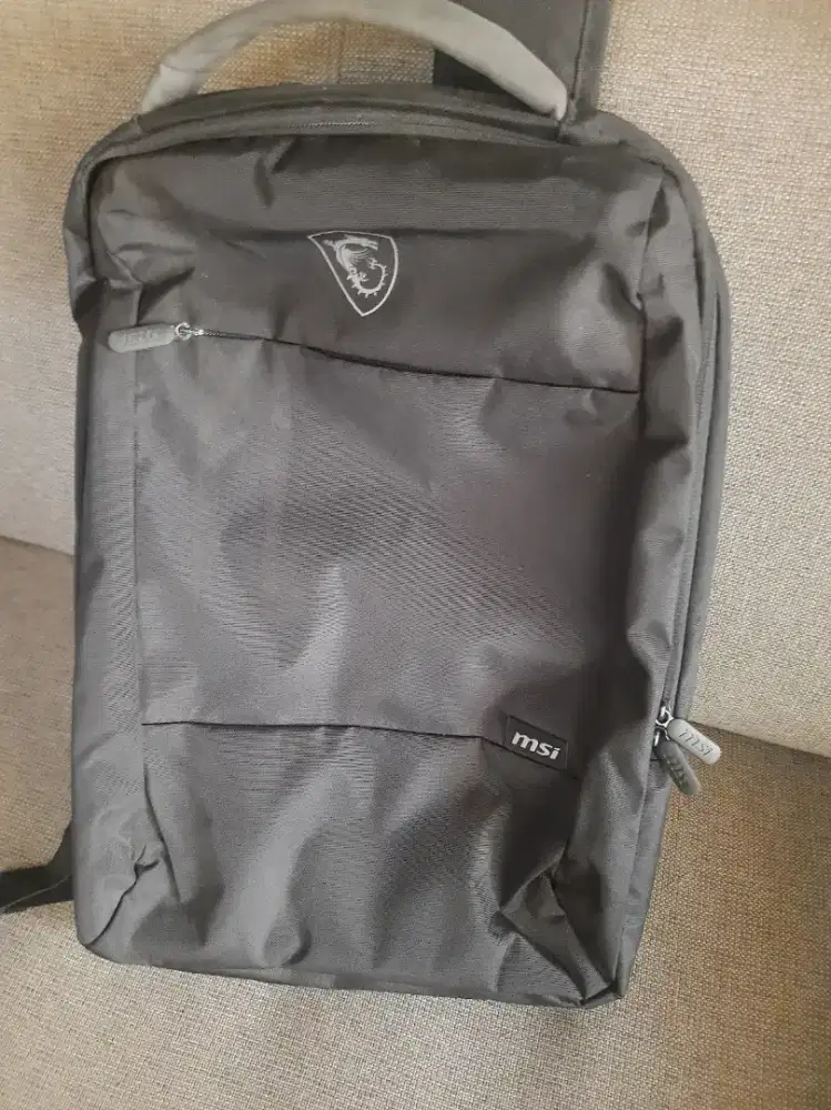 Jual tas laptop gaming msi thin 15,6inch like new