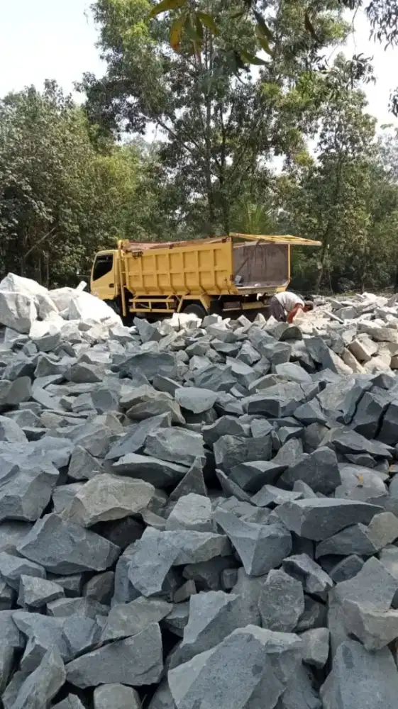 Sedia Batu Belah Batu Kali Makadam Batu Split Batu kapur limestone