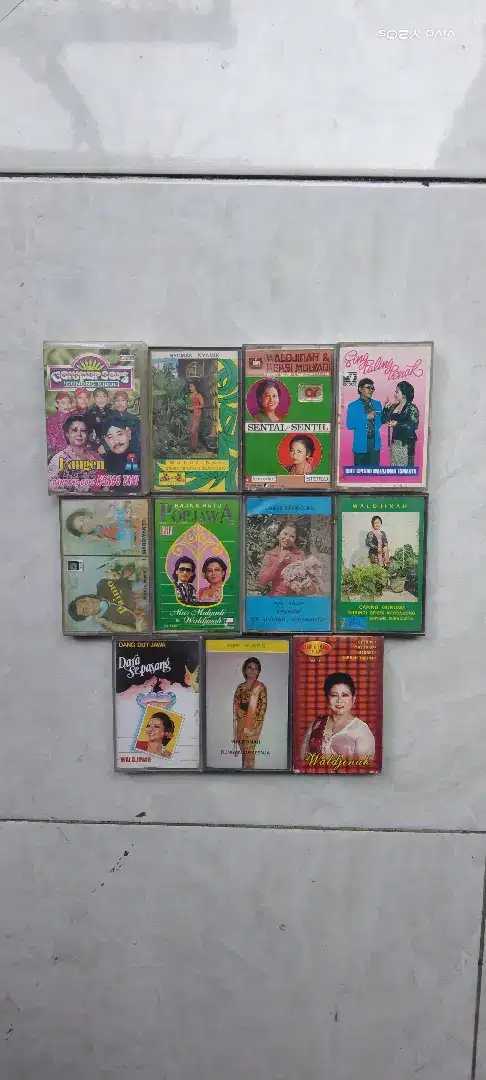 Borongan 11 kaset pita Waljinah Waldjinah