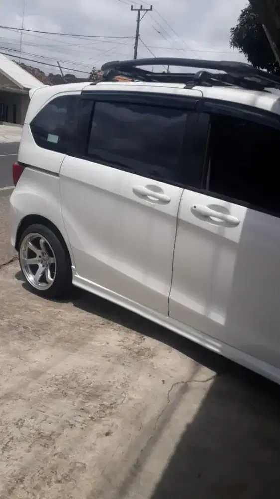 Sewa mobil lepas kunci / plus driver ok