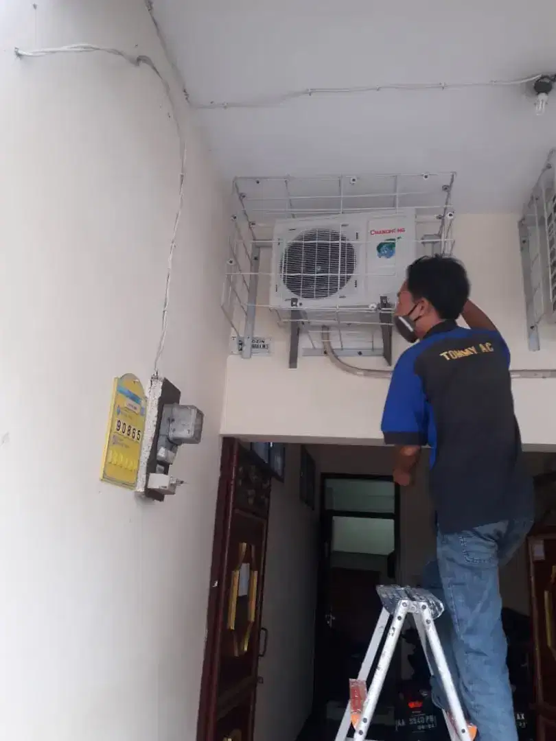Panggilan jasa panggilan AC netes / Cuci AC ke rumah