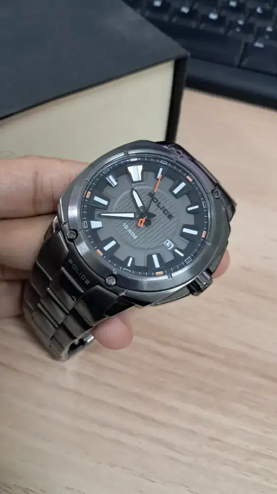 Jam tangan police