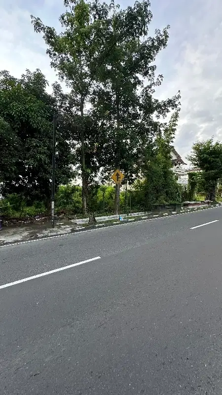 Tanah Strategis tepi jl. Magelang km 7 Dekat JCM, Terminal Jombor
