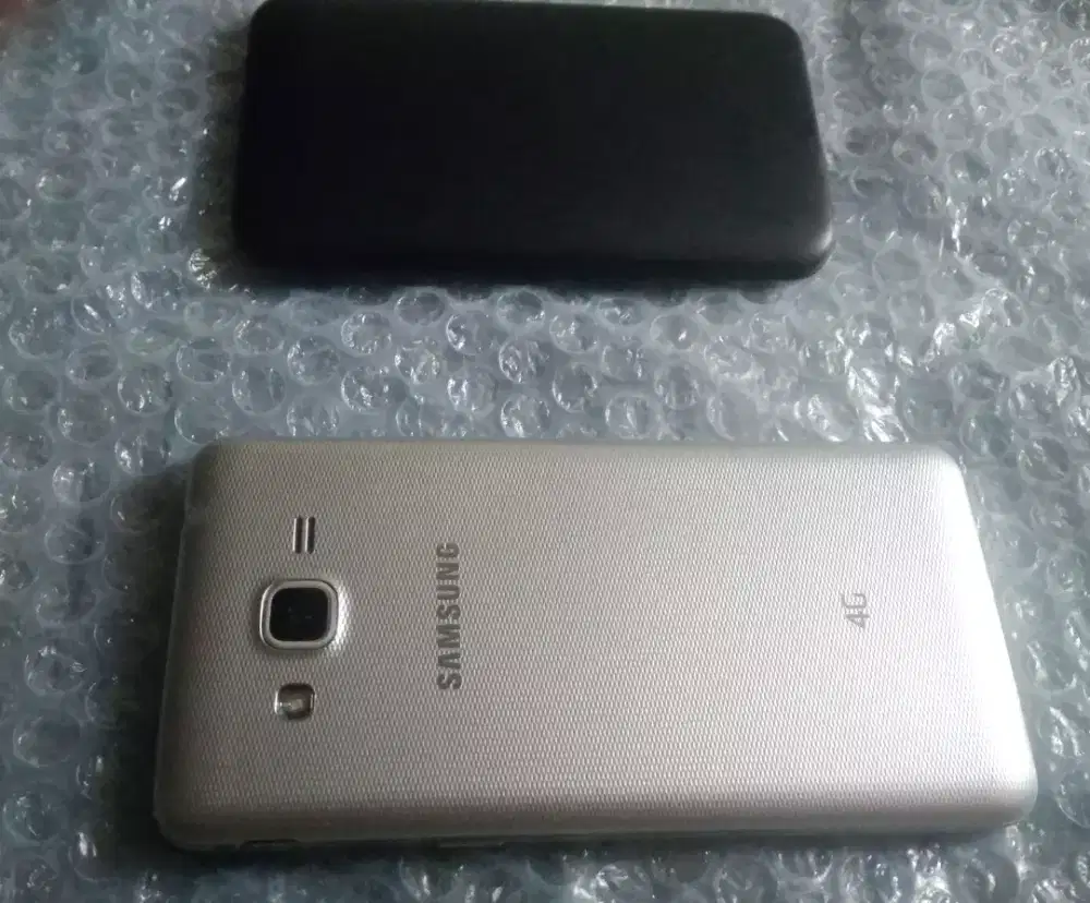 Samsung j2 mulus , kirim ok. minus ga ada batre