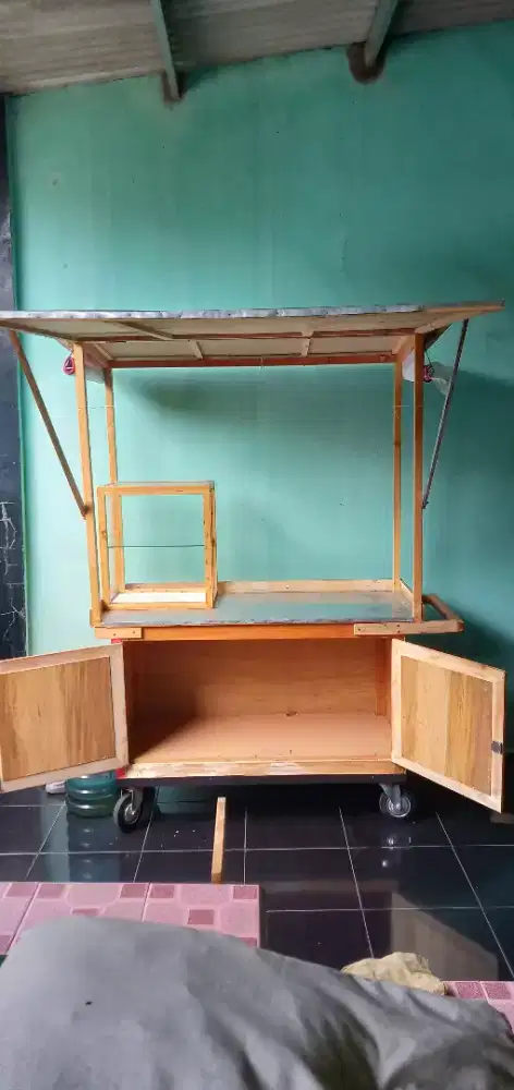 Gerobak kayu gorengan