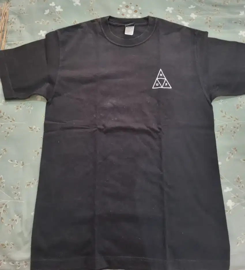Kaos HUF Triple Triangle Original size M