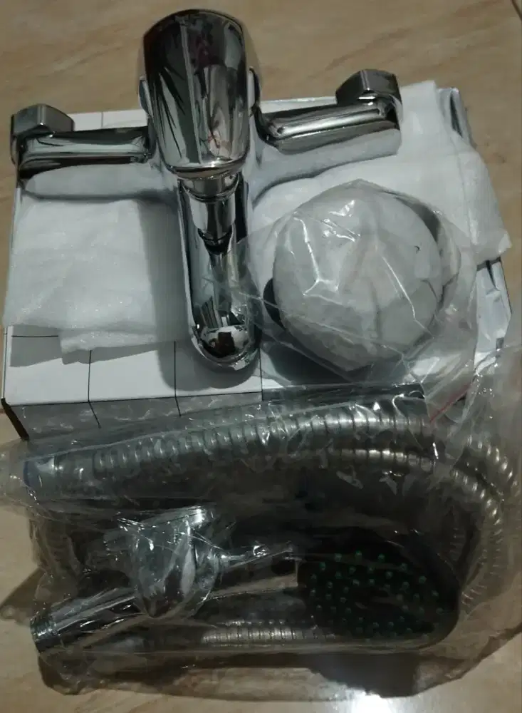 Kran panas dingin/Wall Bath mixer SMCO