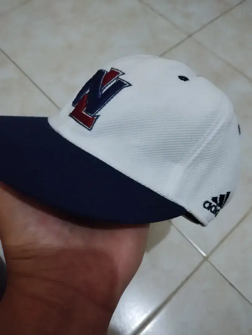 TOPI ADIDAS BUILD UP.