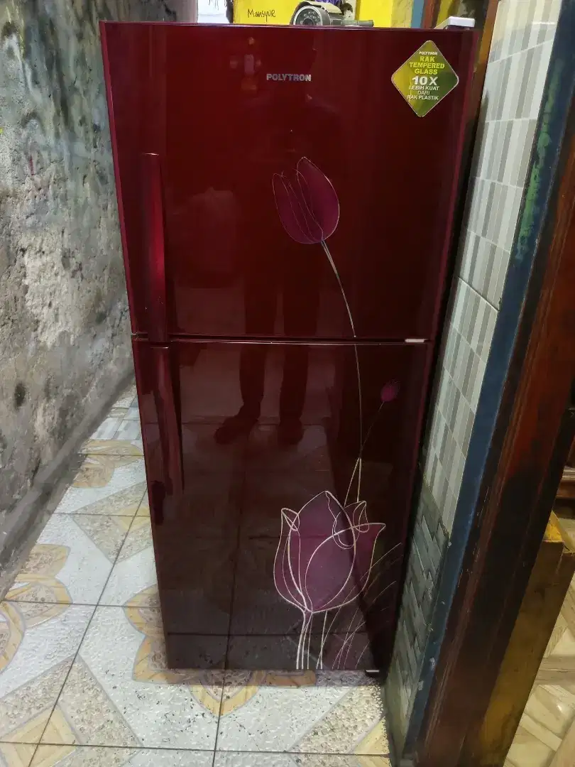 Kulkas 2 pintu merek Polytron