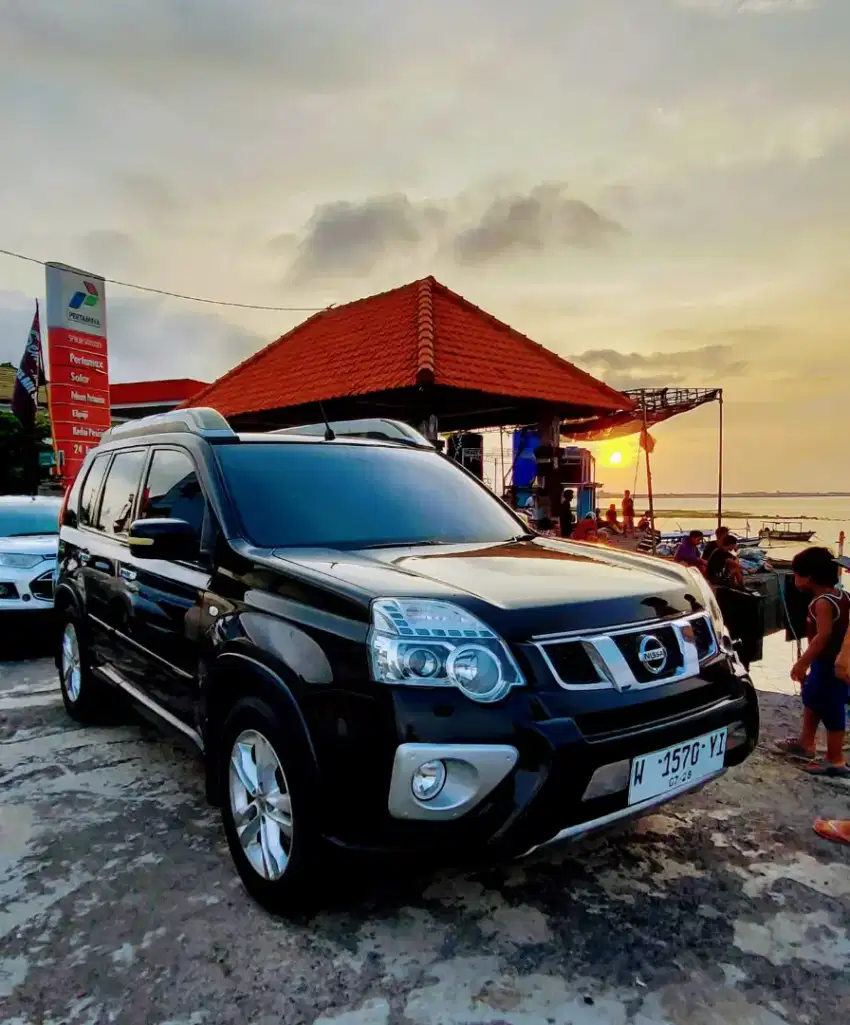 Nissan Xtrail 2013 AT Hitam