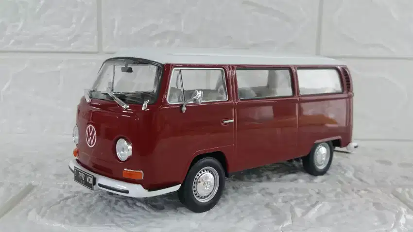 Diecast / Miniatur VW Kombi Kumis Microbus Maroon 1972 skala 1:24