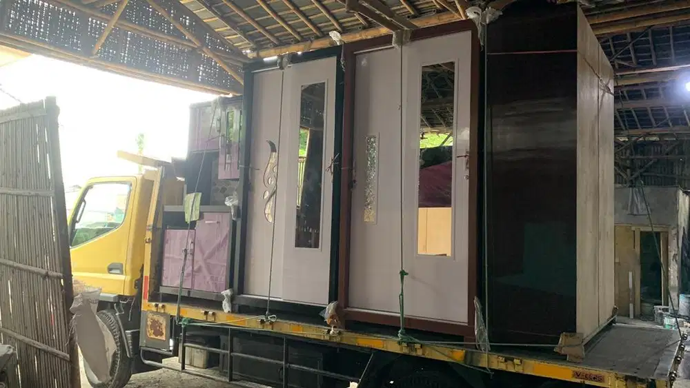 Karyawan toko furniture khusus pria