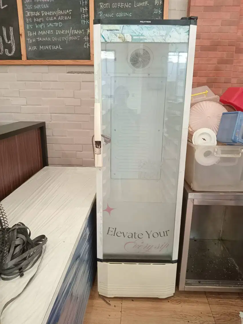Polytron Showcase pendingin minuman SCN 231L - Second