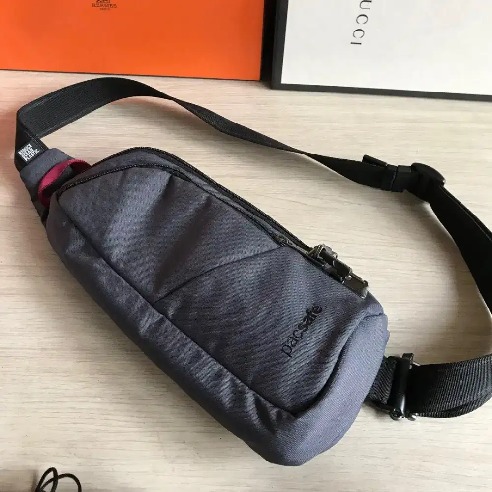 PACSAFE sling bag crossbody