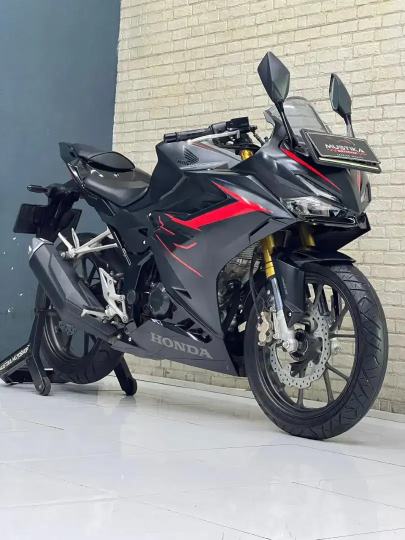 Odo 11rb Istimewa!!Honda CBR150R ABS 2022 N Asli Pajk Baru-Mustika