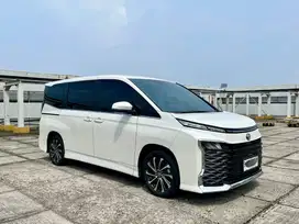 Toyota Voxy 2.0 2023
