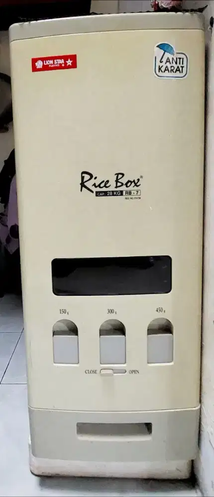 Tempat Beras LION STAR kapasitas 28 kg