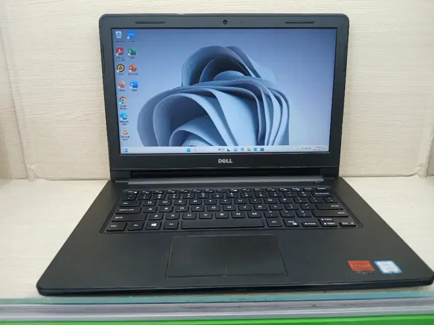 Dell Inspiron 14 Intel Core i5 Gen8 with Radeon R5 M435 Ram 8Gb Ssd256