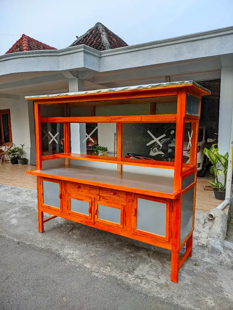 Gerobak nasi goreng, gerobak angkringan, gerobak bakso, dll