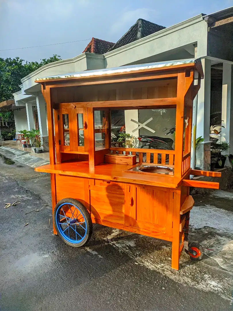 Gerobak bakso, gerobak angkringan, gerobak mie ayam, dll
