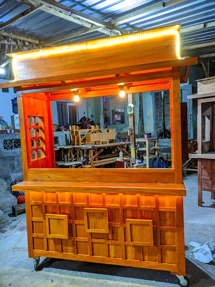 Gerobak dimsum, gerobak angkringan, gerobak bubur ayam, dll
