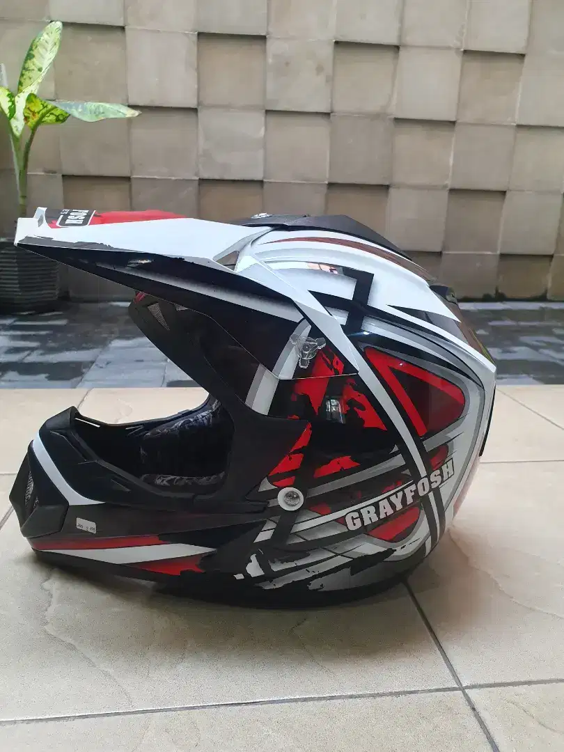 HELM CROSS GRAYFOSH