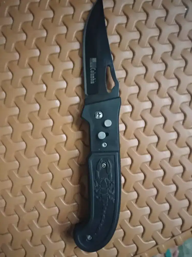 Pisau columbia motif kalajengking