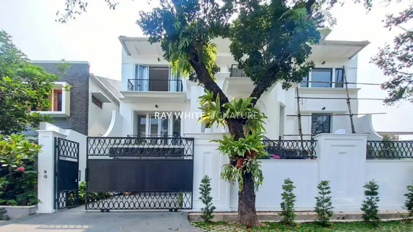 Rumah Mewah 3 Lantai di Jl Panglima Polim X