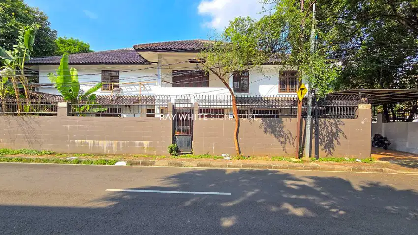 Dijual Rumah Posisi Hook di Jl Tulung Agung Menteng