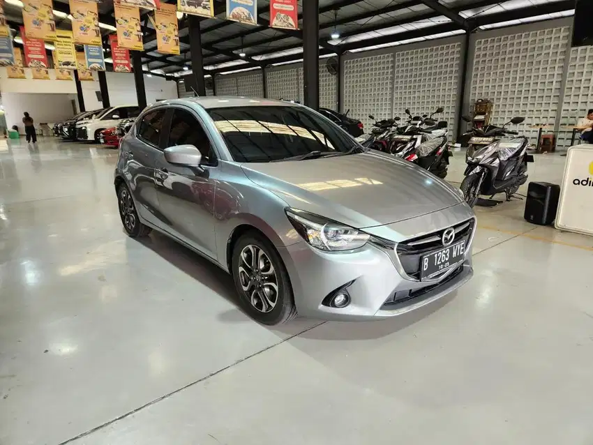 LOW KM MAZDA 2 R SKYACTIVE 2015 AT SILVER