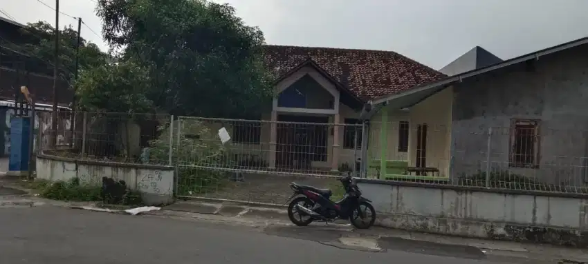 Disewakan rumah strategis cocok buat kantor dan usaha are anak kos