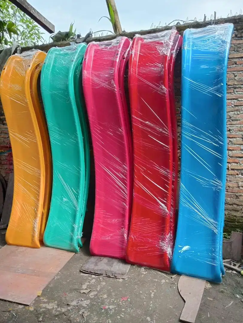 Perosotan, ayunan, kuda kudaan, bola dunia, mainan playground/ TK