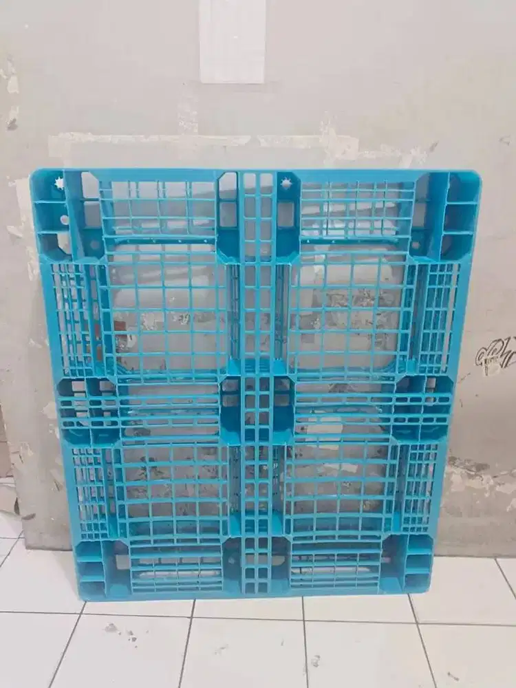 PALET PLASTIK BEKAS PALET TATAKAN BARANG UKURAN 115X99CM