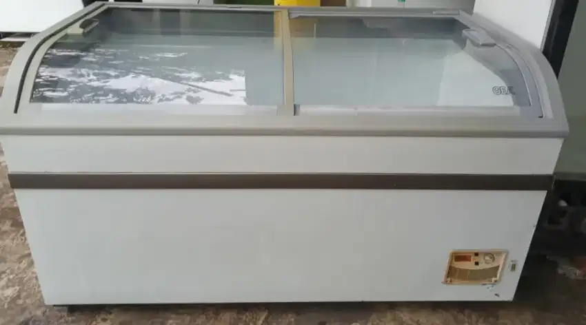 Freezer sleding Kaca GEA 500liter
