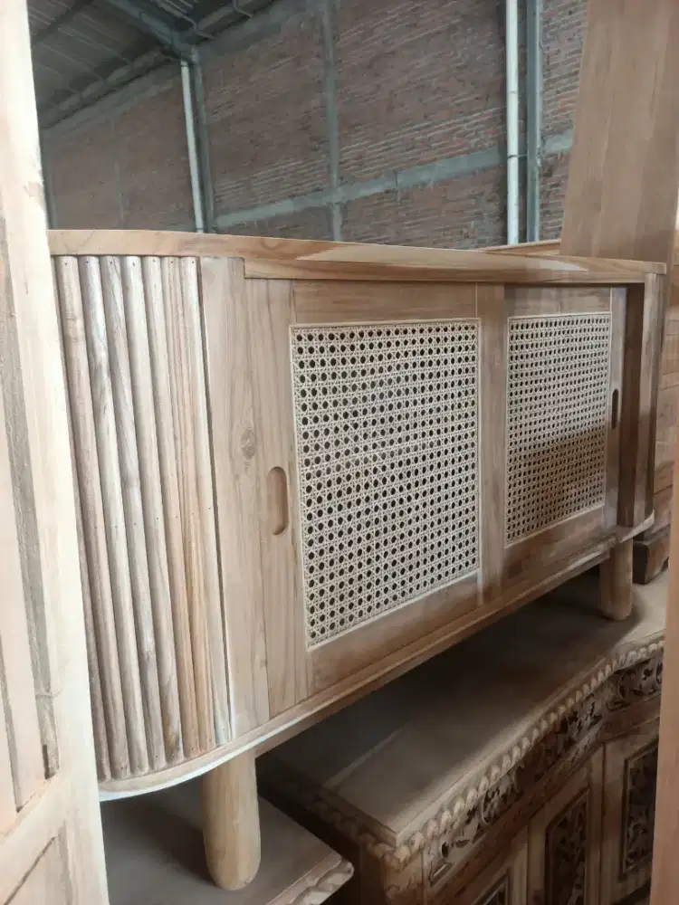 Bufet rotan dan salur