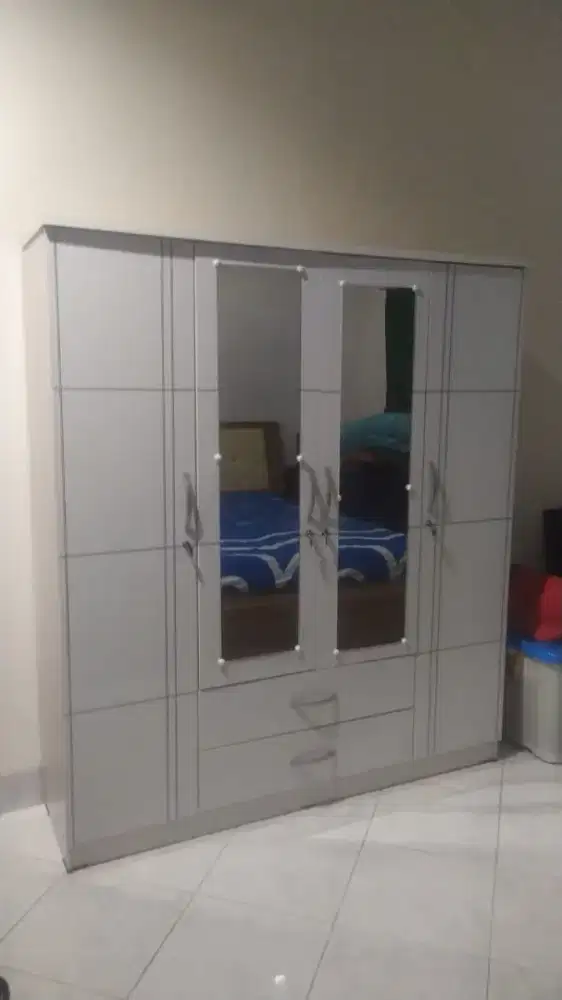 Lemari pakaian 4 pintu minimalis gratis antar bayar ditempat