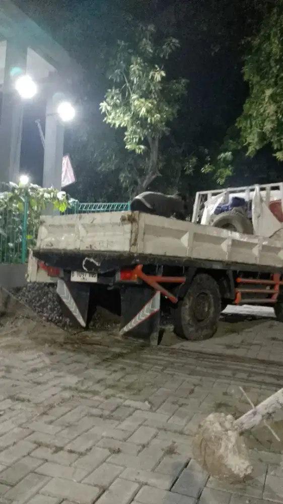 Jasa urugan dan buang puing