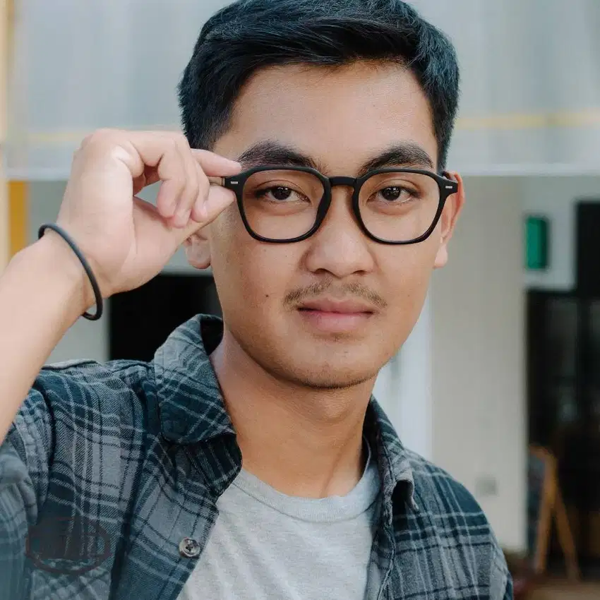Gembull Umy - Kacamata Kotak Elegan Tangkai Motif Kayu - Narada 04