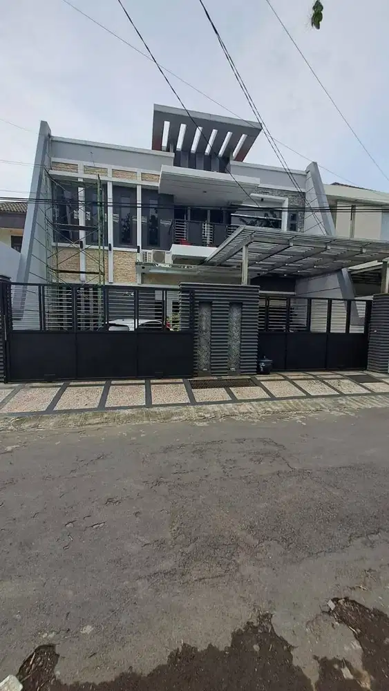 Dijual Rumah Mewah Modern Minimalis Kertajaya Indah