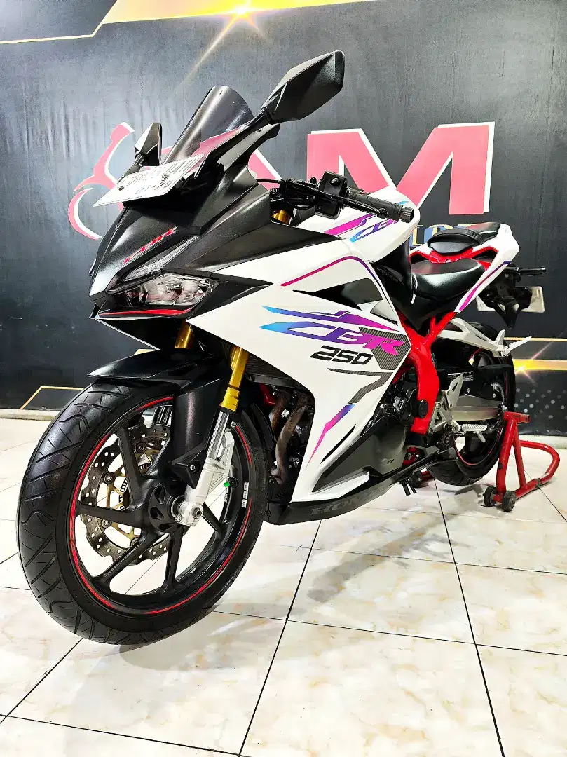 Cbr 250rr ABS blcak Matte 2018 km.20rb topp .Anugerah motor rungkut