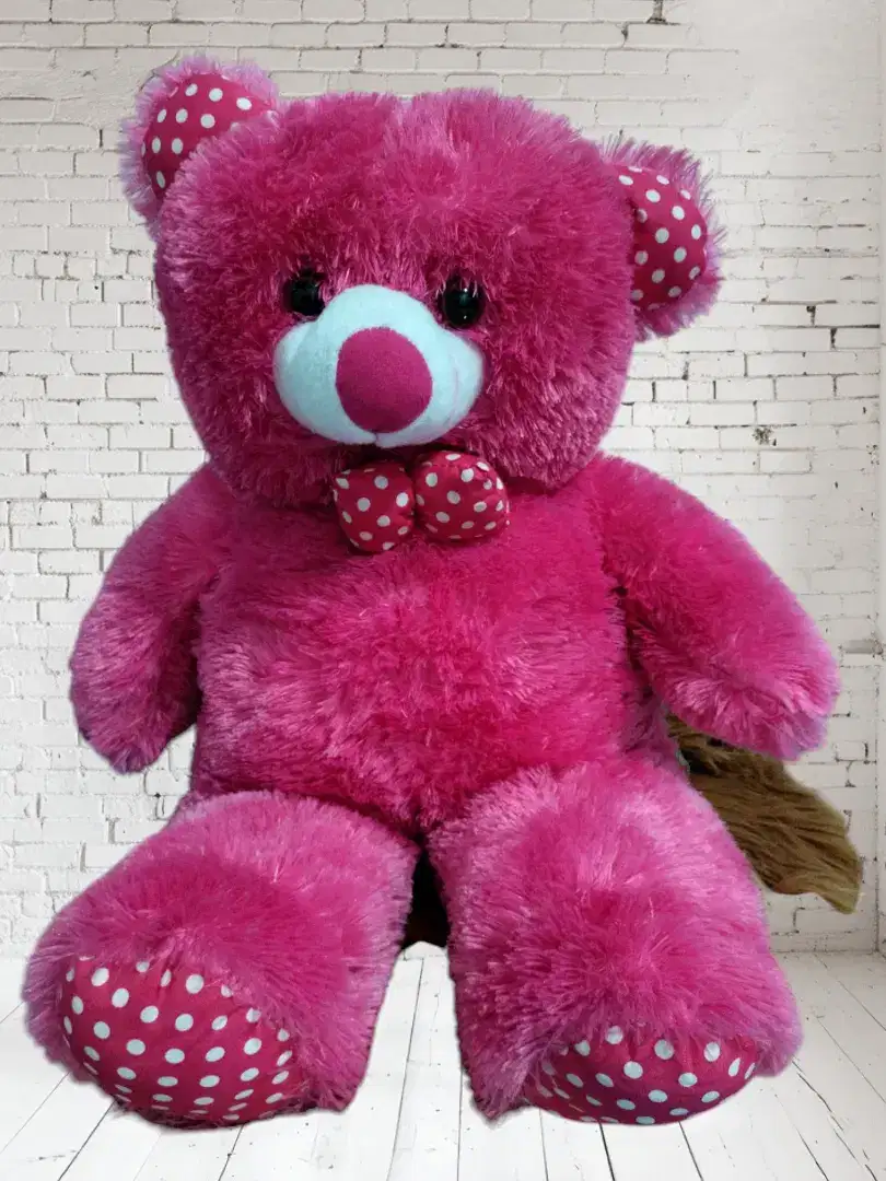 Boneka beruang pink