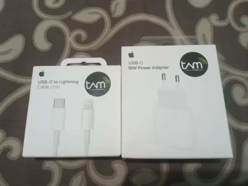 Adaptor Original Tam iphone 18watt+Kabel Data Tipe C to Lighting(New)