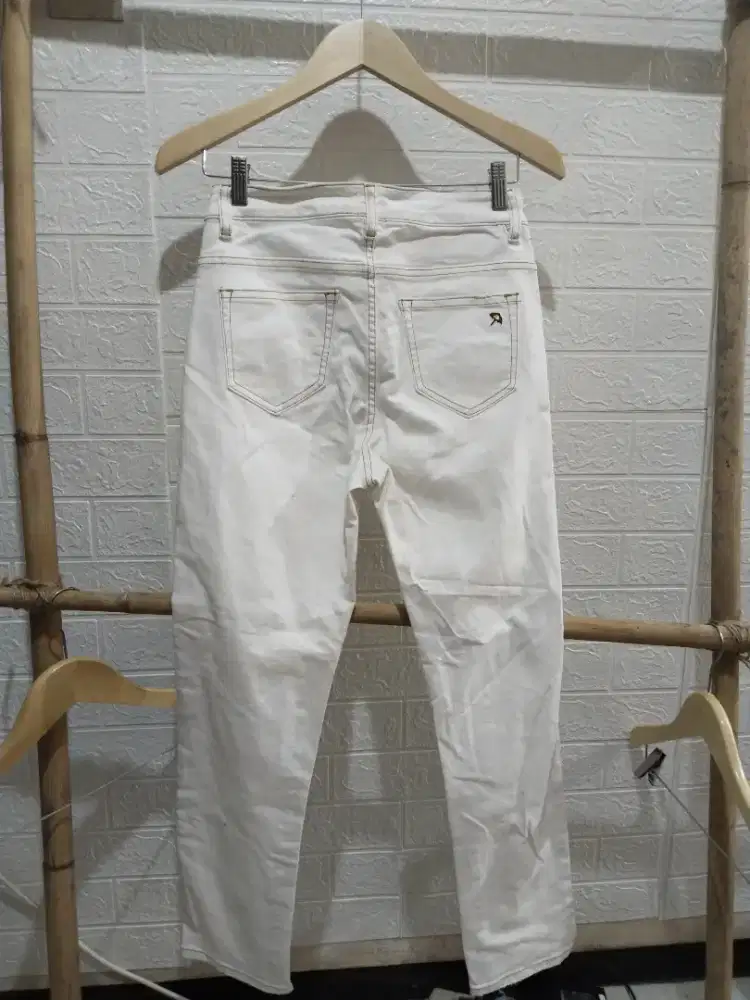 JUAL JEANS IMPORT ORIGINAL MERK  ARNOLD PALMER SIZE 27 WHITE