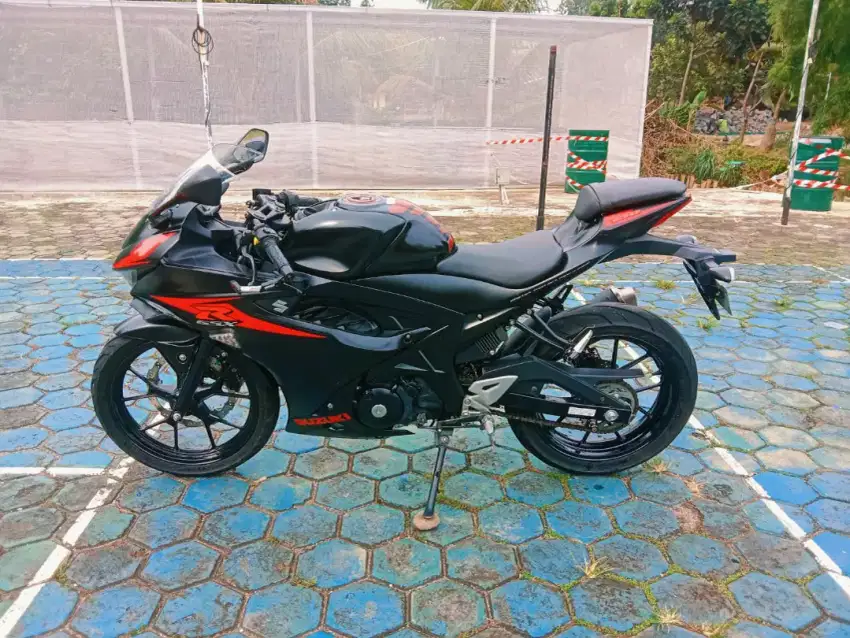 58@: DP:2,100 RBU F KAB GSX 150R KM LOW GRESST HITAM