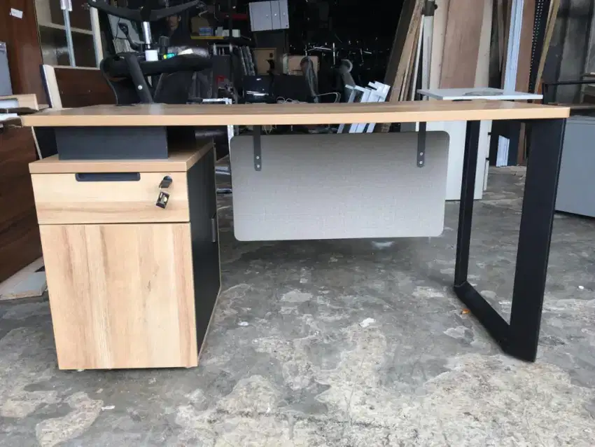 MEJA KANTOR LACI INFORMA